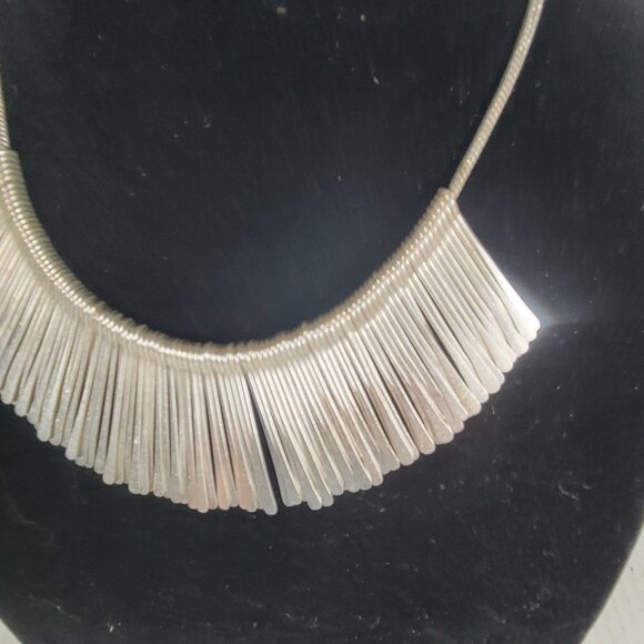 Stella & Dot Silver Metallic Abstract Contemporary Fringe Statement Necklace - Picture 2 of 4